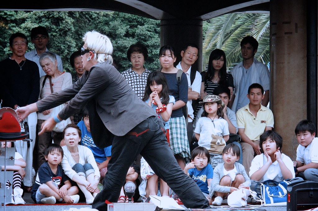 SAKURAKO - Street performance.