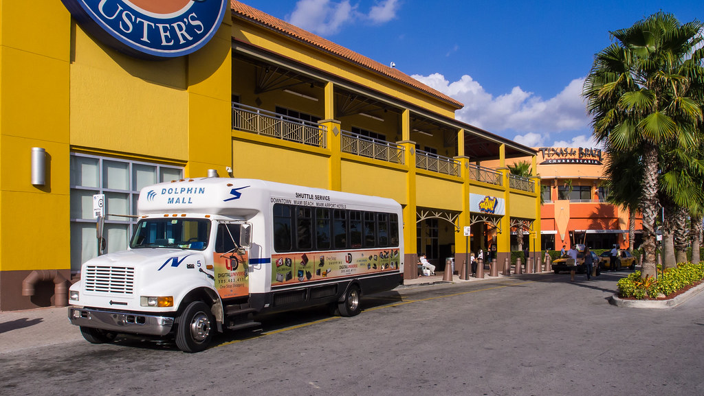 Molesto Marquesina Mierda Dolphin Mall Miami shuttle bus | Ed Webster | Flickr