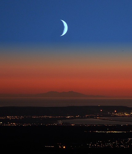 Croissant de Lune et Canigou depuis Sainte-Victoire 11 08 2013 by bruno Carrias, Le 11 Août 2013 depuis la Croix de Provence(Montagne Sainte-Victoire) le même spectacle que le 10 Ao