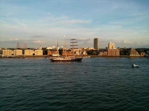 Sailing ship on Thames in Wapping | by Thush