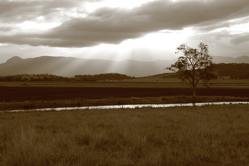 sepia canon landscape farm australia stormy qld queensland canon5d rays scenicrim frazerview