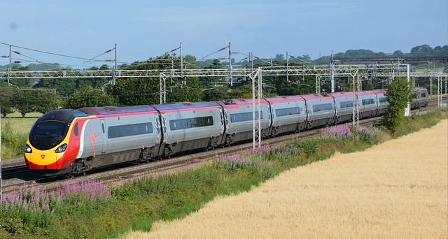 390128 1R22 Manchester Piccadilly - Euston approaches Rugeley Trent Valley 21.07.2015