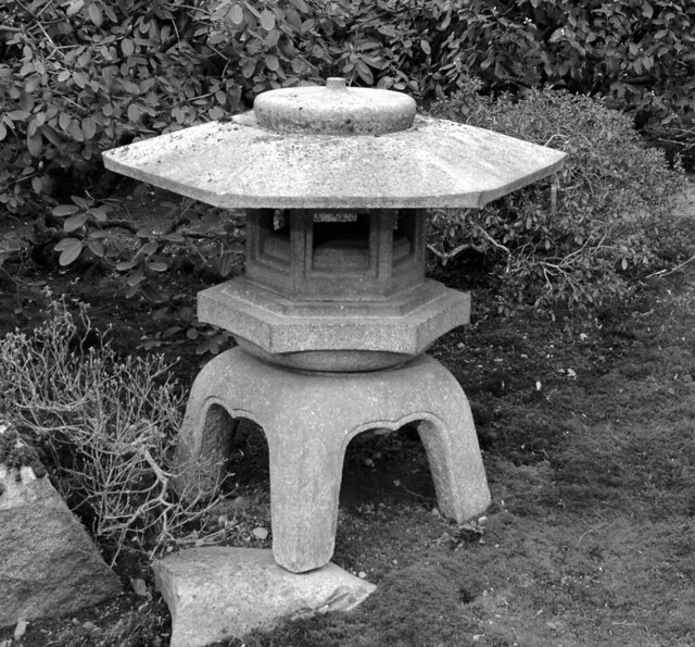 stone pagoda/lantern thingie
