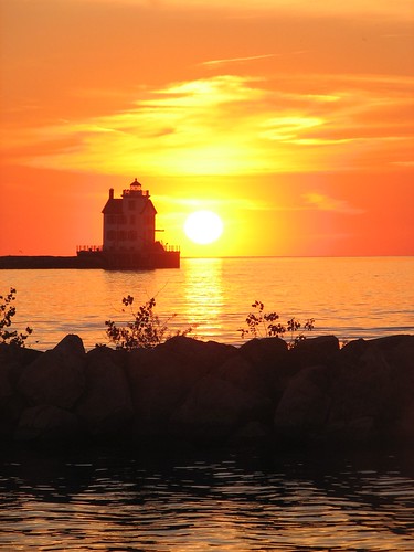 sunset ohio lighthouse lighthouses lakeerie sunsets greatlakes lorain