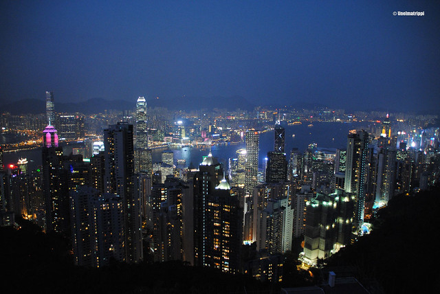 Hongkongin pilvenpiirtäjät iltavalaistuksessa