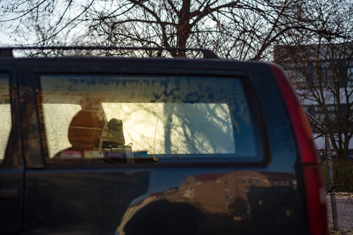 sunlight shadow ice car window sonnenlicht eis frost fenster auto schatten reflection reflexion winter sunrise sonnenaufgang nikon nikkor d750 50mm f18 vintage lens altes objektiv pancake