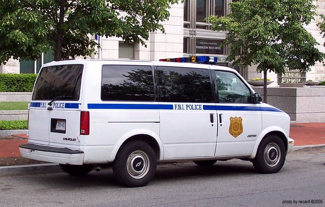 FBI Police - Washington DC- (older markings)-Chevrolet Astro (2)
