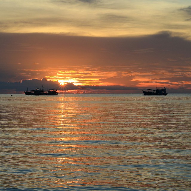 There's just something about sunsets this time it's on Koh Tao, Thailand. But you can pretty much be anywhere in the world and still see a beautiful sunset there's simply no discrimination in the way the sun hands out its beauty.