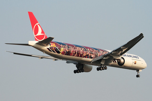 Turkish Airlines Boeing 777-3F2ER TC-JJI  MSN 40709 (FC Barcelona c/s)