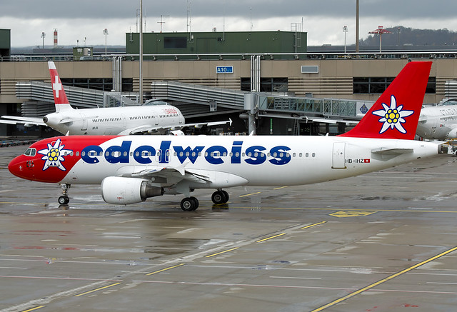 HB-IHZ Edelweiss Air Airbus A320-214 