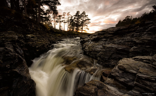 scotland cairngorm braemar waterfalls balmoral sunset qthompson lee09softgrad royaldeeside