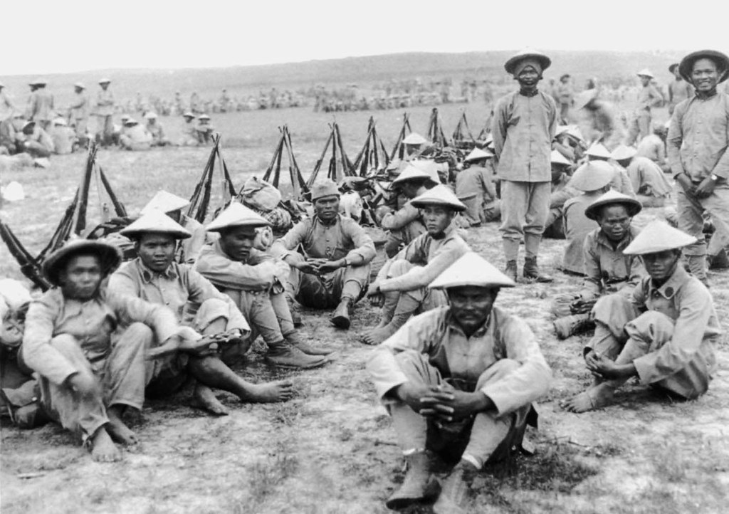 1916 Annamese soldiers resting on their way to the front