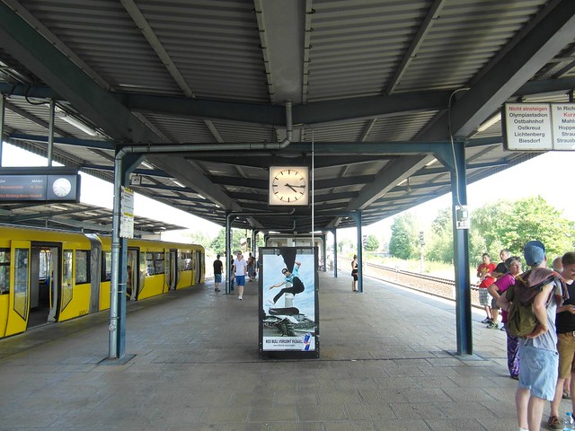 Berlin S- und U-Bahnhof Wuhletal