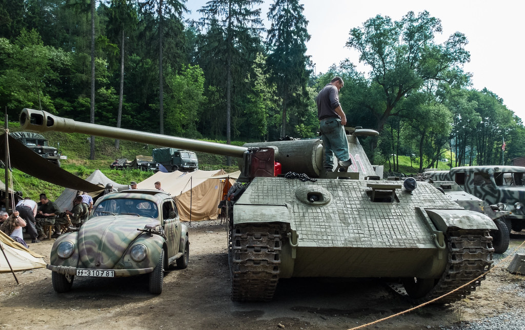 KdF-Wagen Kommandeurwagen & Panzerkampfwagen Panther