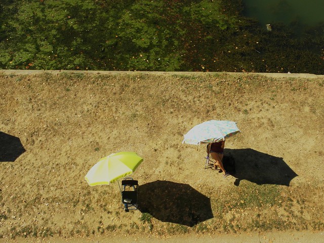 SAM_2541 Garonne and Umbrellas