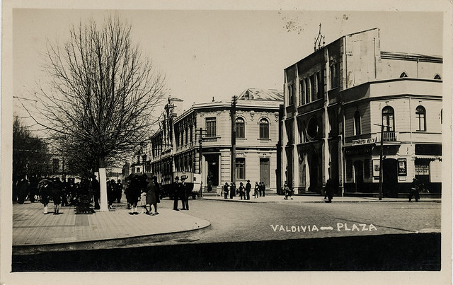 Plaza de Valdivia 1930 aproximadamente,  foto de la Casa Valck