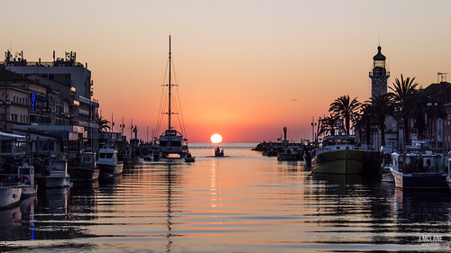 sunset boats colorful colors couleurs coucherdesoleil soleilcouchant water port