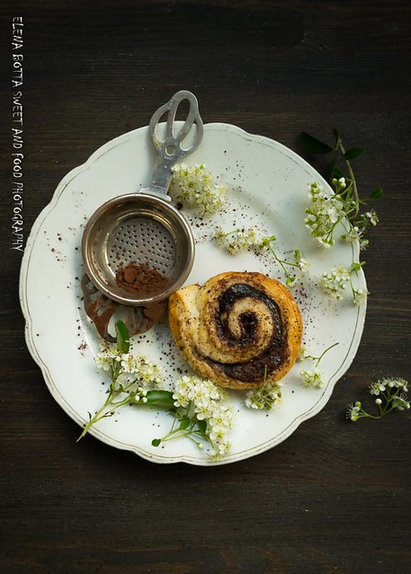 cocoa roll with flowers