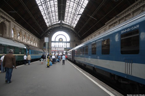 20110721_HU_Budapest-Keleti_Trains on platfom