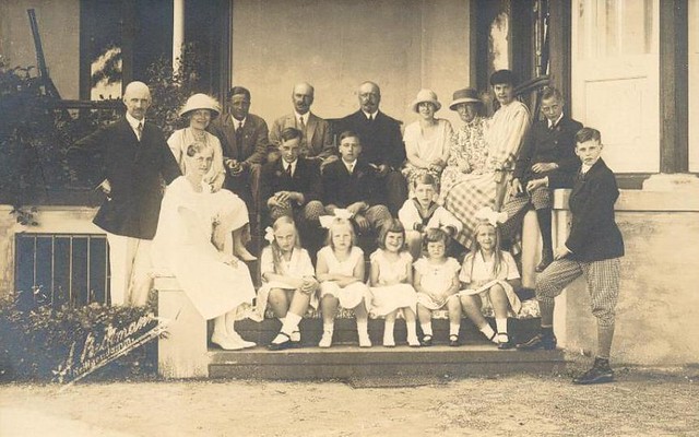Kronprinzessin Cecilie mit Anghehörigen des Hauses Mecklenburg-Schwerin