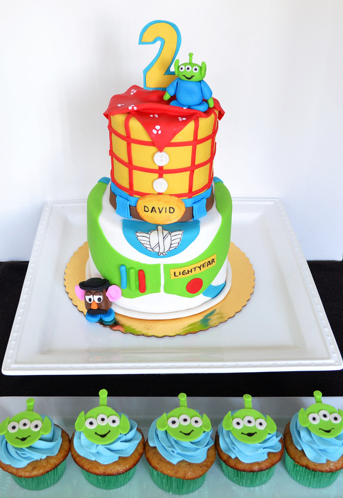 Toy Story Cake And Alien Cupcakes Woody And Buzz Represent Flickr