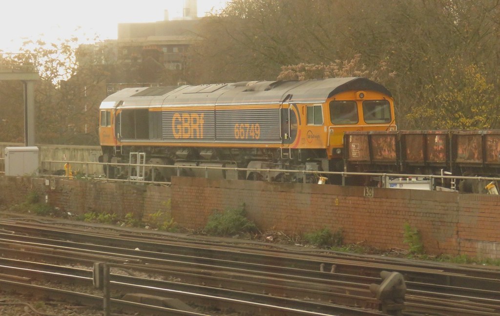 66749 : Waterloo | GB Railfreight Class 66 No. 66749 stands … | Flickr