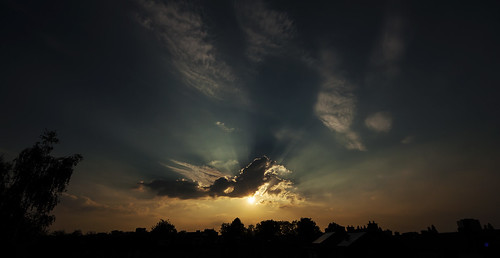 light sunset sky holland art skyline digital sunrise canon boer photography evening europe nederland thenetherlands eindhoven rays wandering allard 450d canon450d allardboer cloudsstormssunsetssunrises a77ard halloeindhoven
