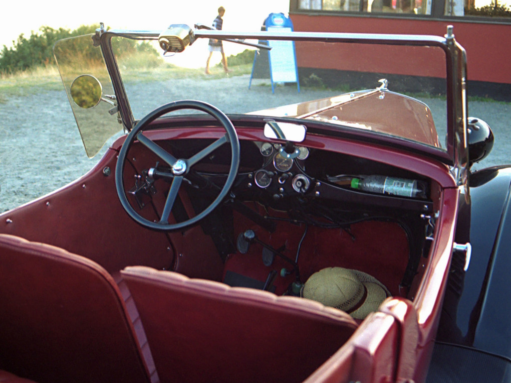1937 Morris Eight Cabriolet Cockpit