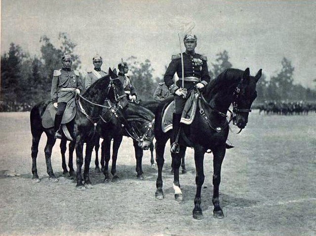 1916 el general de division SOFANOR PARRA se apresta a  solicitar autorizacion a S.E. JUAN LUIS SANFUENTES  para dar inicio a la gran parada Militar