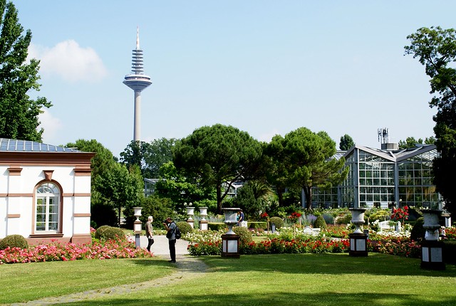 Frankfurt, Palmengarten und Europaturm (Ginnheimer Spargel)