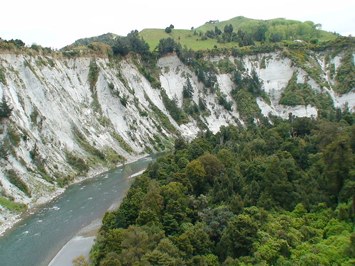 outdoor river rangitikei cliff papa mudstone bush hill viaduct southrangitikei train northernexplorer holiday mangaweka manawatuwanganui newzealand
