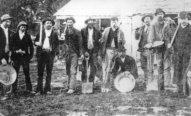 Goldminers behind Mountain View Hotel, 1896