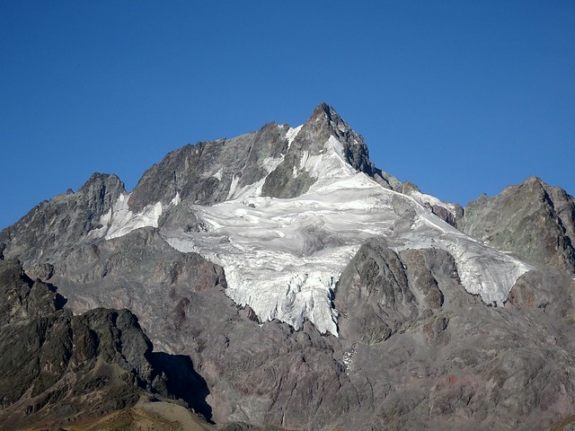 Abra Antacasa (4790 m.), primera vista al Nevado Rajuntay (5374 m.)