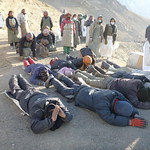 54 Ladakh Leh prosterneren