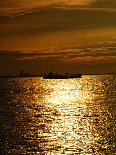 city sky sun clouds sunrise river golden ship shadows sunny kingston shade hull humber