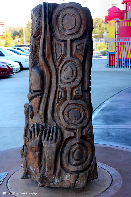 Biripi Country Wood Sculpture at the Caltex Taree Service Centre, Pacific Highway, Mid North Coast, NSW