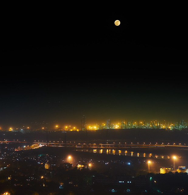 Super moon over Mumbai