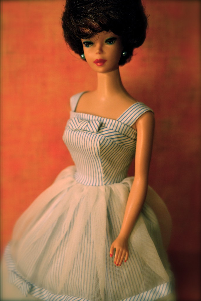Vintage Bubblecut Barbie - Brunette.