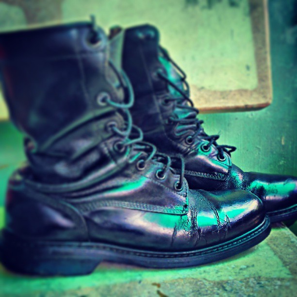 Teringat masa dulu2....aku & samad suka kilatkan kasut utk… | Flickr