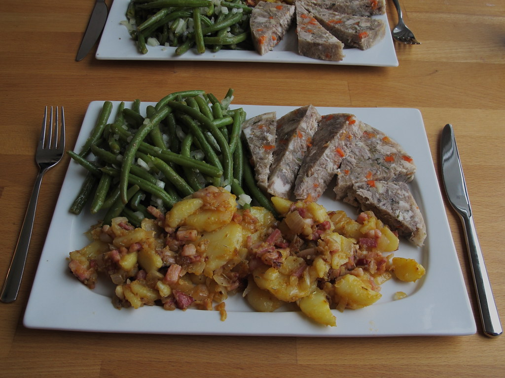 Bratkartoffeln und Bohnensalat zu &amp;quot;Omas Sülze&amp;quot; von der Fle… | Flickr