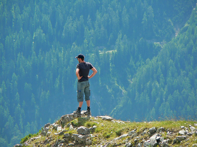 On the edge: Grubigstein (2050m) Tirol - Austria (1110297)
