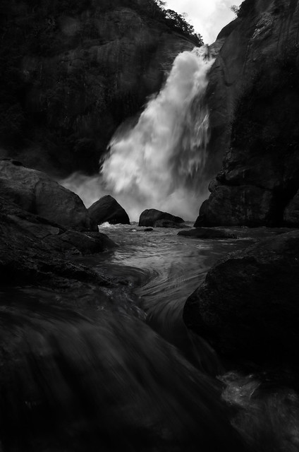 Dunhinda Falls, Sri Lanka