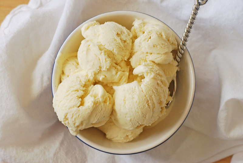 Homemade Vanilla Bean Ice Cream - the best vanilla ice cream! Only 6 ingredients and so easy. 