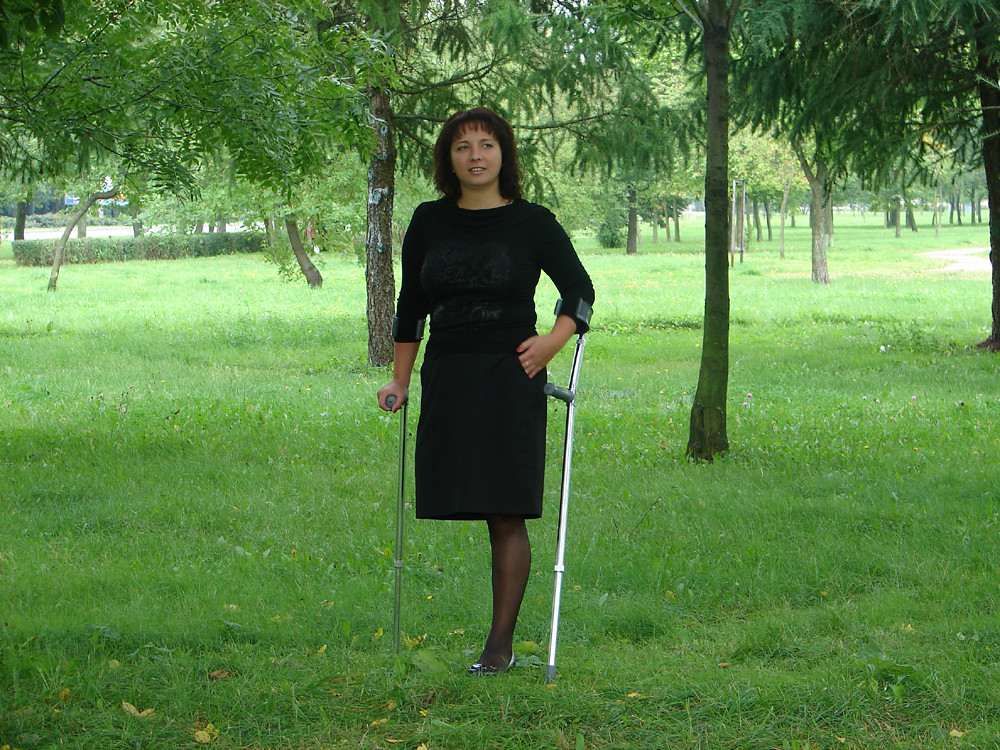 woman, crutches, nylon, amputee, onelegged.