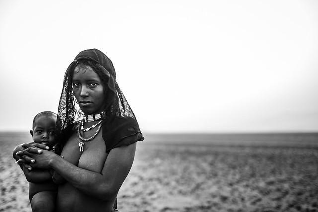 Afar woman with her son, in the Danakil desert