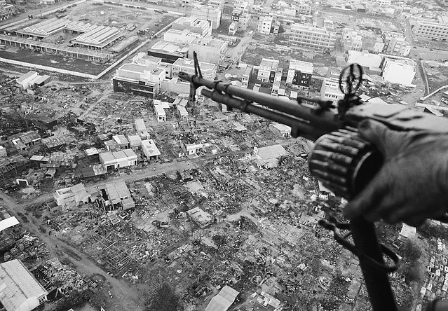 Saigon 1968 - Tổng tấn công Tết Mậu Thân đợt 2 - Khu vực chợ Tân Bình ngày nay (góc trên bên trái), trên đường Nguyễn Văn Thoại (