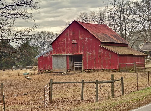 canon 7d 1585mm efs lens andersonsc upstate south carolina redbarn vintage vanishing farm pasture fence hay livestock cattle cow horse pastoral southernlife american usa landscape rustic shed country road