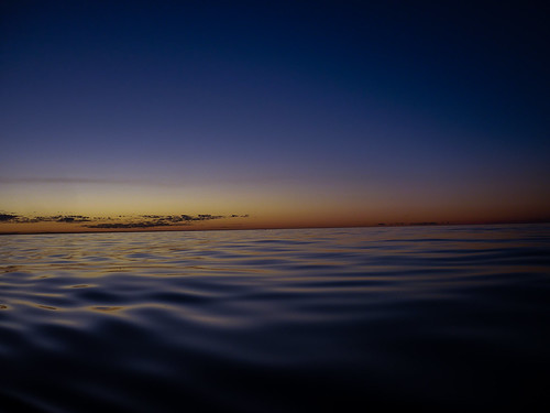 Sunrise off the coast of Jurien Bay, Western Australia by gmunroe02,