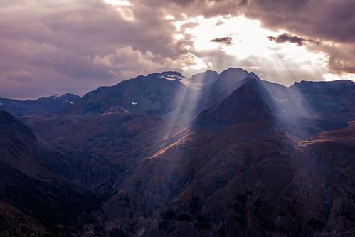 rifugio frederico chabod valsavarenche aosta sunset clouds rays allfreepictures byerwin