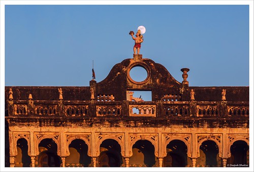 Protector by ZeePack, The moon rises behind Hanuman's statue on Sonthalia Gate at Mandawa, as the sun sets.sunset canon mo